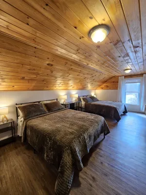 Charming Farmhouse in Oneonta, NY, 2 Mins away from Cooperstown All Star Village - Wifi