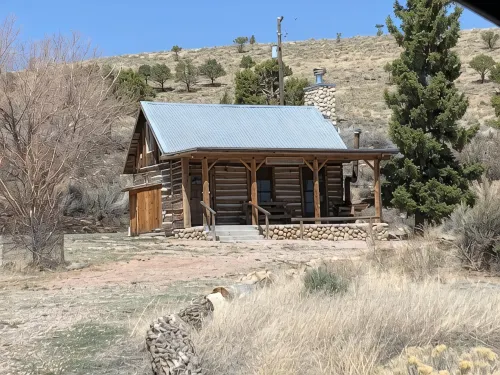 Hidin’ Out near the Paiute Trail and Butch Cassidy’s boyhood home. - Homestays