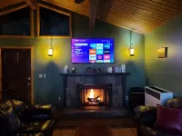 Romantic, Pet-Friendly Cabin. 5-min walk to Lake. 2 BBQ + 2 Decks + Fire Pit/EV - 2-Star