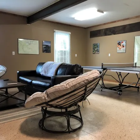 Minutes from New River Gorge!  Country setting - great for families and friends!