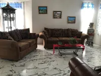 Gorgeous Clean 4 Bedroom Glendale Vacation Home + Wi-Fi - 2성급
