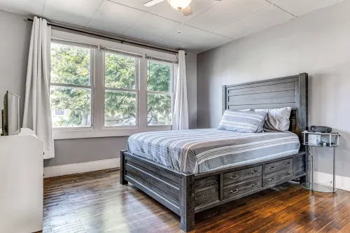 Charming 2 Bedroom with in Home Gym - Bungalow