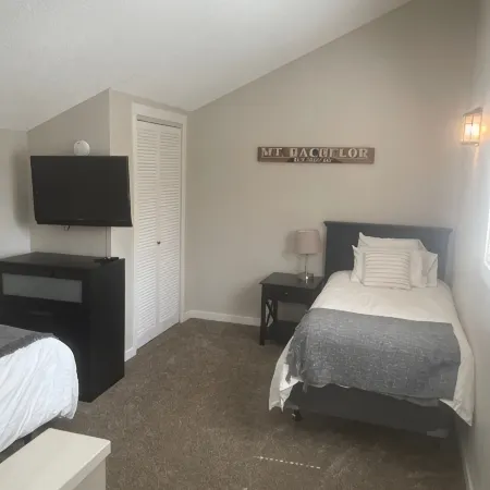 Updated Mount Bachelor Village 2-bedroom Condo,  Enjoy Resort Amenities! with AC