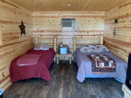 Cozy twin and full bed cabin complete with WiFi, fitness room in superb Aladdin - Hytter