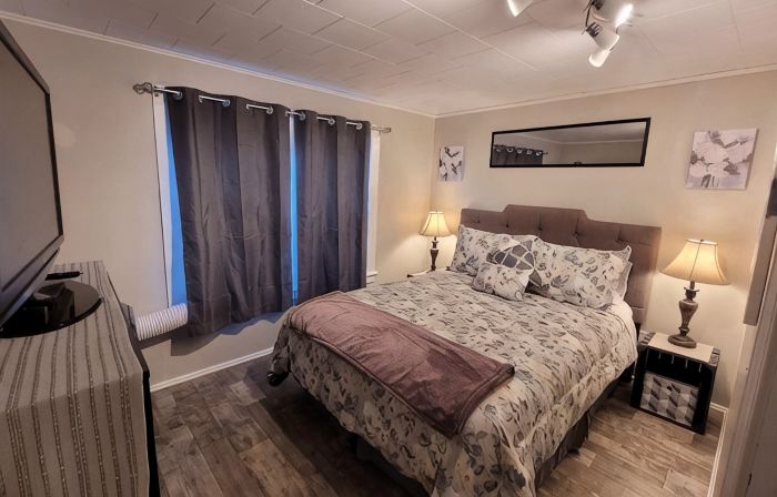 1-Bd Bungalow/Free Parking/Nice Space for 2