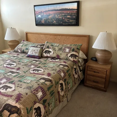 Charming 2-bedroom condo in delightful Mammoth Lakes with fitness room, WiFi