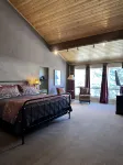 Play and Stay! Enjoy the Outdoors Then Relax -Private Hot Tub & Sauna. Sleeps 12 - Balkoner