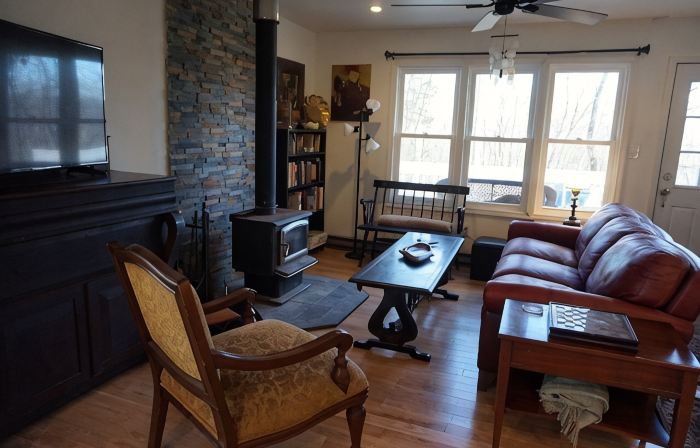 Peaceful Warm Cozy Country Cottage Nestled Beneath the Mountains, Woodstove