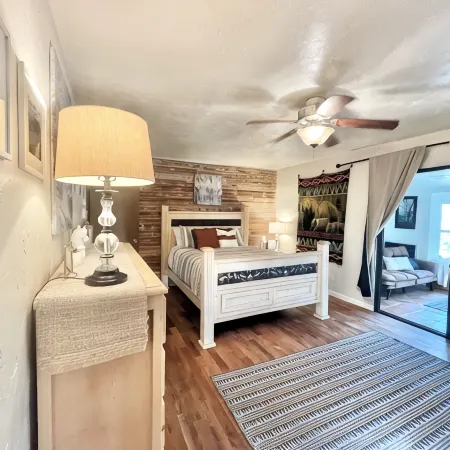 Cozy Family Friendly Lodge, 2 Games Rooms, Hot Tub, EV Charger