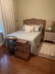 River view and short walk to UA campus - 4-Star
