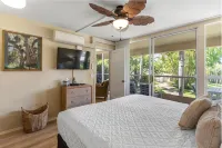 Family Retreat Resort Condo- Full Kitchen, AC, Laundry- Walk to Beach and Shops - 4-نجوم