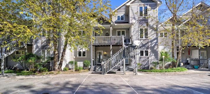 Deerfield Lakefront Condo/Boat Slip Included! Hotels in Campbell County