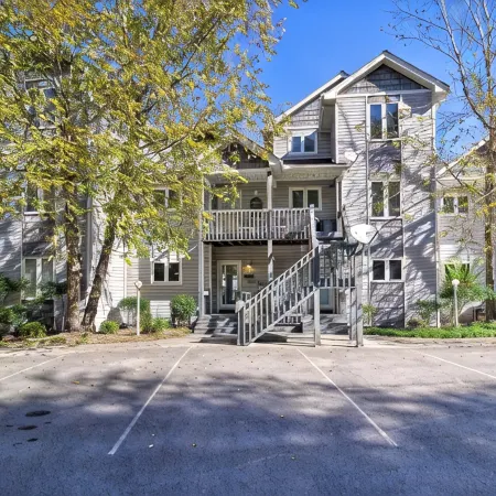 Deerfield Lakefront Condo/Boat Slip Included!