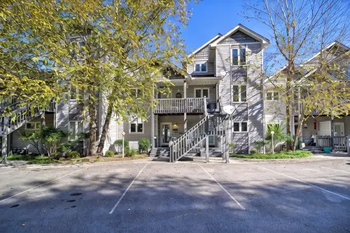 Deerfield Lakefront Condo/Boat Slip Included! - 4-stjärniga