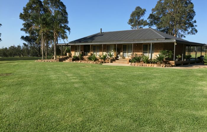 Bella Farm Country House on 10 Private Acres.Outdoor Spa, Firepit. Pet Friendly