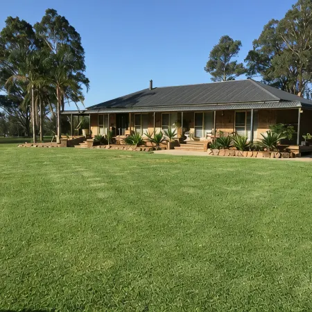 Bella Farm Country House on 10 Private Acres.Outdoor Spa, Firepit. Pet Friendly