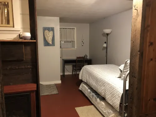 Peaceful and Private - Cozy Getaway - 2-Star