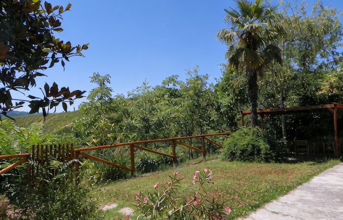 Cocconato: detached house with private garden and views