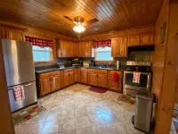 Cedar Lodge is quaint rustic lodge with modern amenities. Relaxing and warm! - Wifi