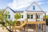 New CANAL front home a few rows back from the OCEAN! Beach passes provided! - 4-Star