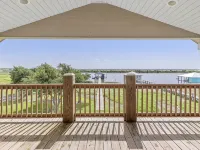 REEL N  REST in Hackberry LA ! Waterfront home with beautiful views . Hotels in Hackberry