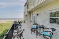Gulfviews, short walk to Beaches w Pool sleeps 4 - 3-Star