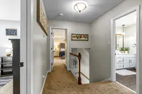 Private & Spacious 4Br w/ Heated Pool, Hot Tub & Fire Pit · Near Hpu & Market - Kitchens