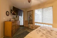 Three bedroom/three bath resort style home with saltwater pool and spa - Swimmingpools