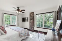 Spacious & Cozy near Downtown ~ HotTub ~ Game Room - 3-Star