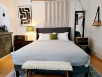 Heart of Eugene ~ Cozy Vintage Home/2 min to UO - พร้อมระเบียง