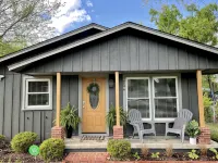 Broken Arrow's Best!- Pool table, fire pit, & more!! - 2-Star