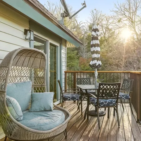WOW! 4BR Cabin w/ EPIC Lake Views, Hot Tub, Lake Access. Arcade Games. Pets OK