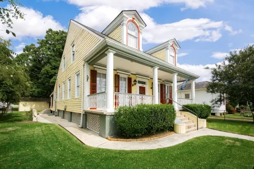 Historic New Orleans Gem - 4 Miles from French Quarter -Sleeps 10 - 3-Star