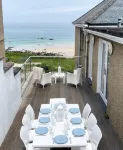 Gull Rock is a Frontline House above Porthmeor Beach,  with Amazing Sea Views - Balkoner