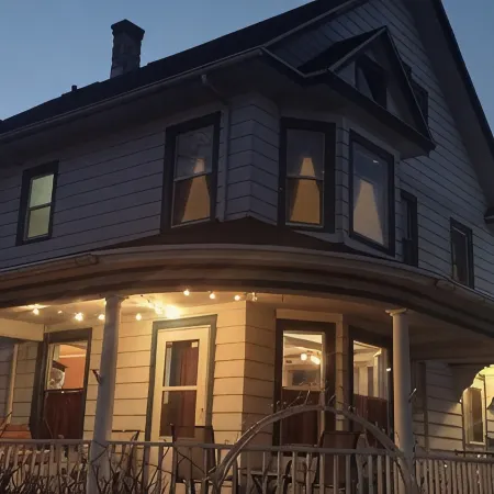 LeGros Chateau - Best Downtown Dells Vacation Rental! Game Room!