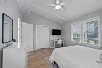 Atlantic Breeze North - Renovated & Cozy - Walk To Beach - 4-Star