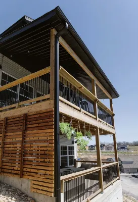 Hilltop Haven: Lakeview, Indoor & Outdoor Pool, Hot Tub, Pickleball & Basketball - 4 stelle