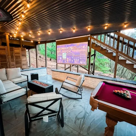 Mountain Cabin w/ Gorgeous Forest Lounge & Hot Tub