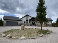 Luxury Home, Lake & Mountains View Around - 4-Star