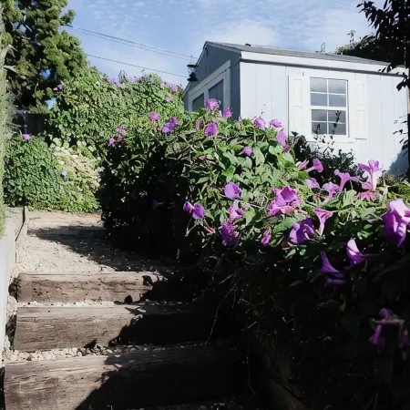 Charming 2-bedroom home in quiet neighborhood