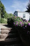 Charming 2-bedroom home in quiet neighborhood - 2-نجوم