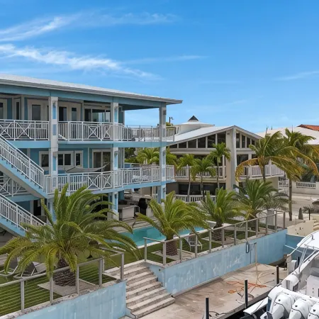 KEY LARGO 5 Bed Waterfront STUNNER with Elevator, Pool & Dock mins to the Reef