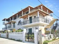 Villa Nefeli Hotel berhampiran Pantai Messonghi