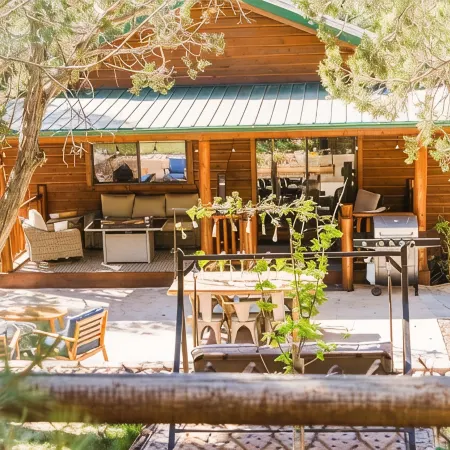 The Cabbage in Bison Ridge is minutes away from dining, hiking, and snow skiing.