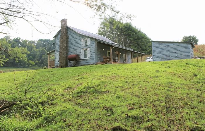 Near Grayson Highlands Hot Tub & Creekside Fun