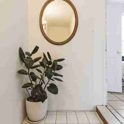 ☆ 2BR East Village ☆ Sleeps 5 | BEST LOCATION ☆ Others