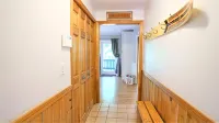 Quintessential Lakefront Home perfect for MultiFamily retreats on Thompson Lake - 3-Star