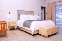 The Woodlands Retreat - 2-Star