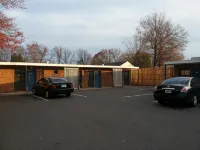Americana Motel - Parking