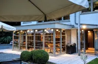 Auberge du Vieux Cedre, Enghien-Belgique - parking